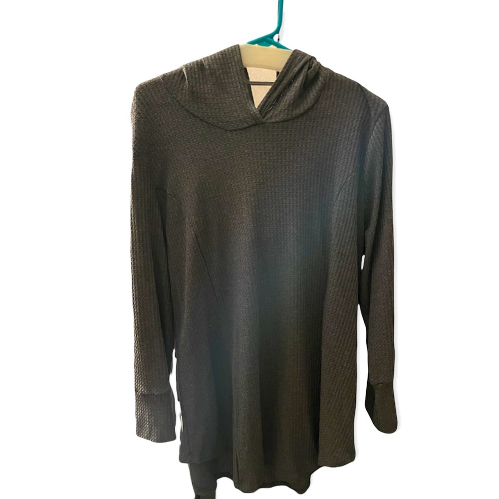 NWOT from Chic Soul gray lightweight waffle knit hoodie, size 2X.